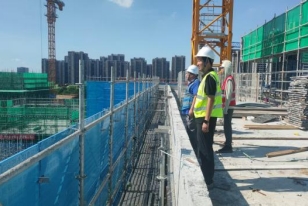 2025年7月7日下午16时,杨震同志查看防暑降温措施落实情况